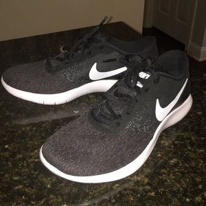Women’s Size 7.5 Nike Flex Contact Running Shoes